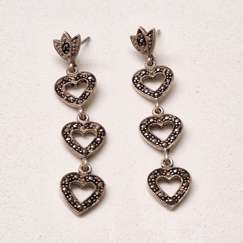 Elegant 9.25 Silver Heart Drop Earrings